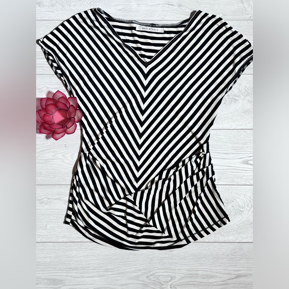 Max Studio - Short Sleeve Top - Medium